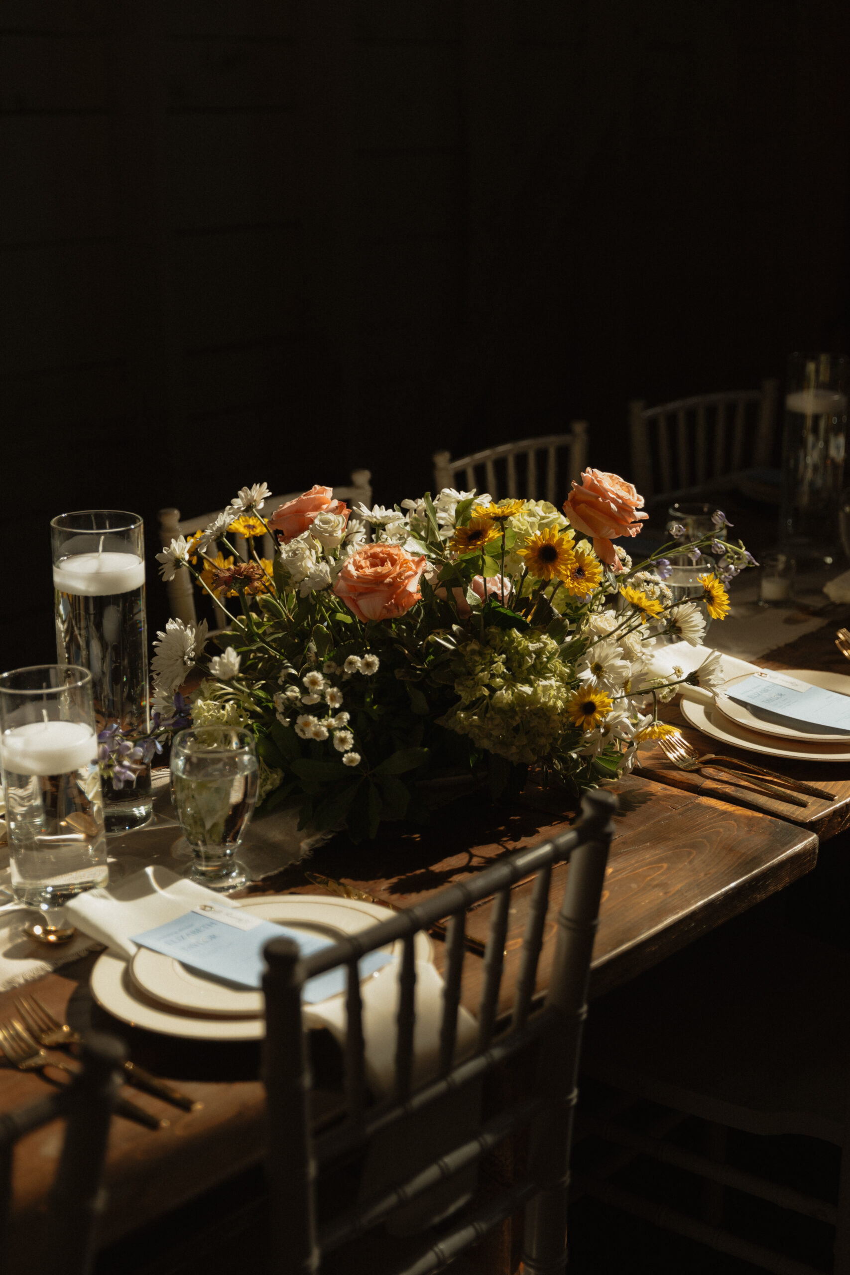 tablescape photo of flowers on table