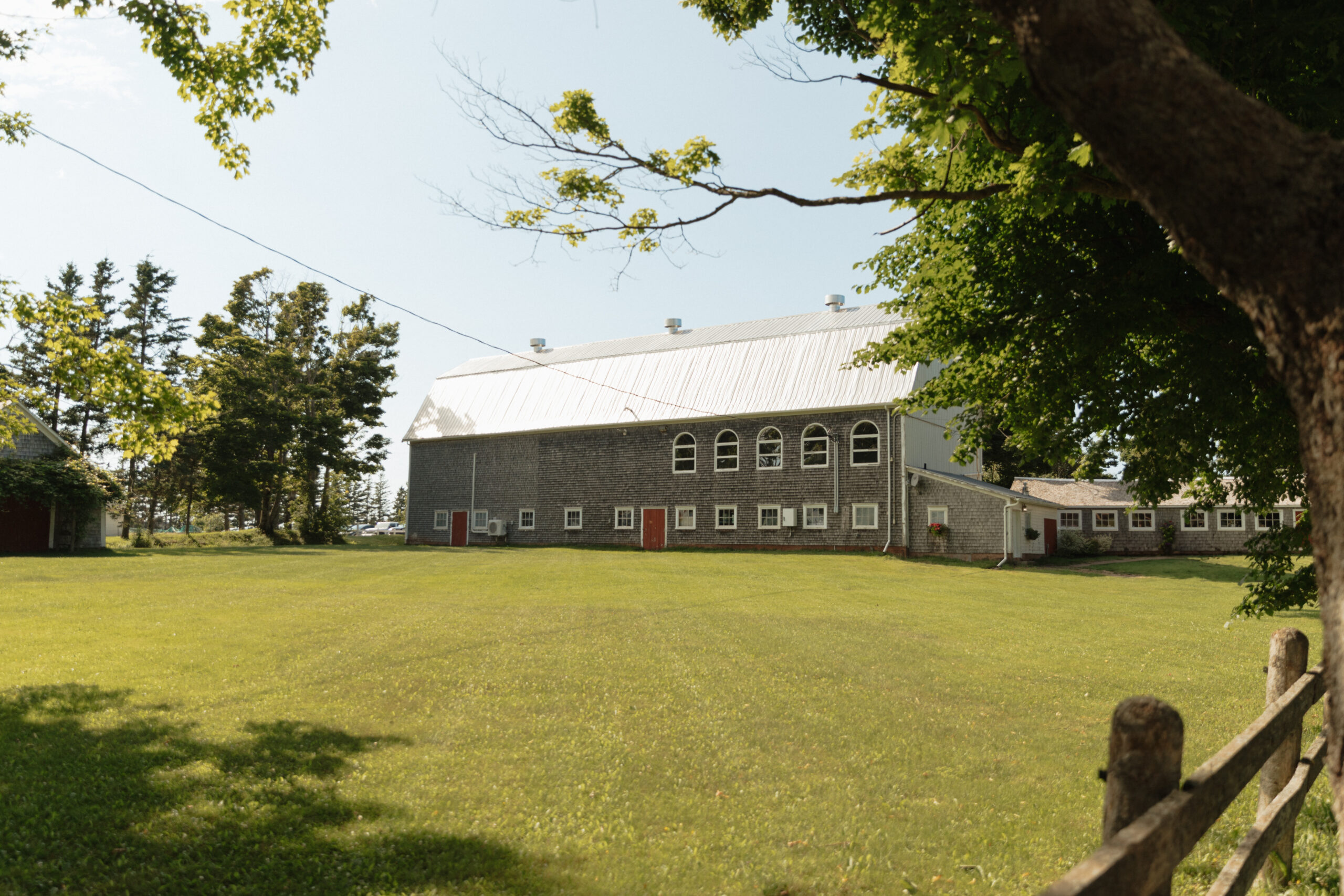 outside view of the New London carriage house on pei